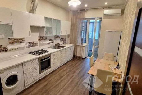 Продам 2-х кімнатну квартиру, Центр, Код: 814491/1