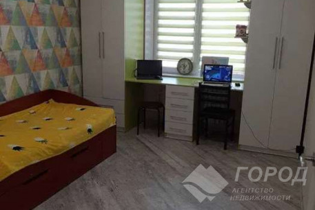 Продам 3-х кімнатну квартиру, ХТЗ, Хролы пос., Код: 814984/1