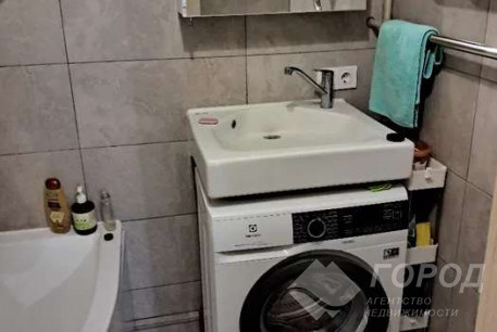 Продам 2-х кімнатну квартиру, ХТЗ, Хролы пос., Код: 815026/1