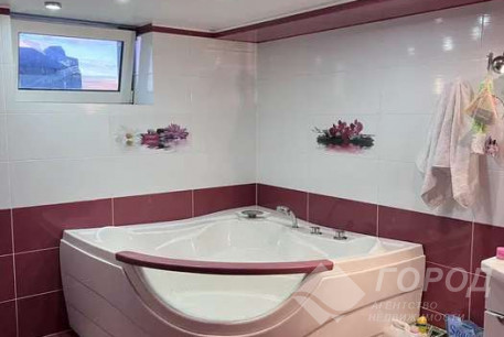 Продам 4-х кімнатну квартиру, Центр, Код: 815152/2