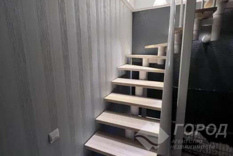 Продам 4-х кімнатну квартиру, Центр, Код: 815152/2