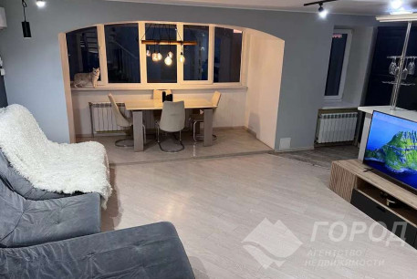 Продам 4-х кімнатну квартиру, Центр, Код: 815152/2