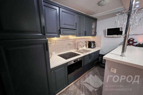 Продам 4-х кімнатну квартиру, Центр, Код: 815152/2