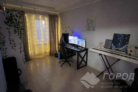 Продам 4-х кімнатну квартиру, Центр, Код: 815152/2