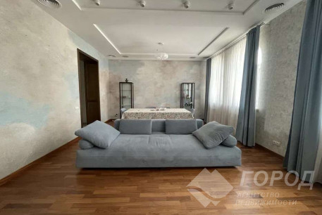 Сдам 5-и кімнатну квартиру, Центр, Код: 815410/1