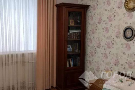 Продам 2-х кімнатну квартиру, Центр, Код: 815685/1