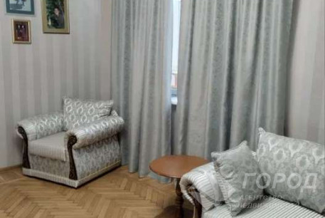 Продам 2-х кімнатну квартиру, Центр, Код: 815685/1