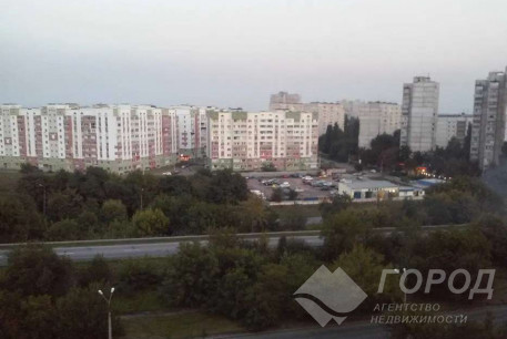 Продам 4-х кімнатну квартиру, Рогань, Роганский ж/м, Код: 816485/1