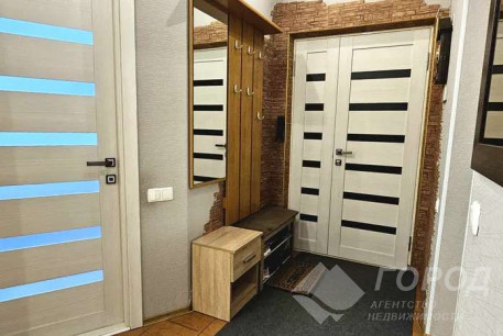 Продам 3-х кімнатну квартиру, Центр, Ярослава Мудрого пл., Код: 816713/1
