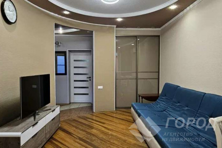 Продам 3-х кімнатну квартиру, Центр, Ярослава Мудрого пл., Код: 816713/1
