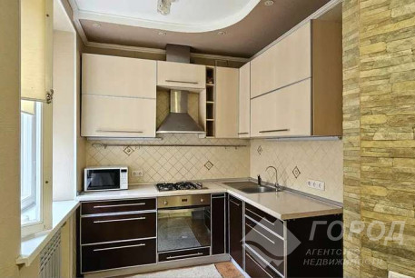 Продам 3-х кімнатну квартиру, Центр, Ярослава Мудрого пл., Код: 816713/1