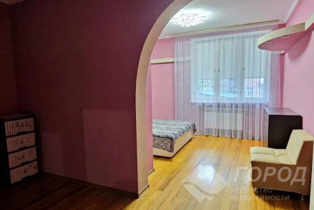 Продам 3-х кімнатну квартиру, Центр, Ярослава Мудрого пл., Код: 816713/1