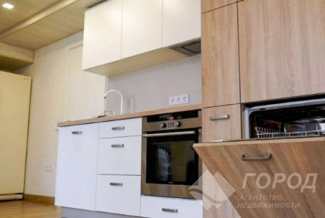 Продам 3-х кімнатну квартиру в новобудові, Центр, Код: 816923/1