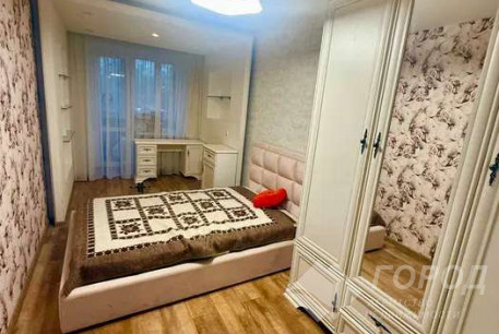 Продам 3-х кімнатну квартиру, Новые дома, Маршала Жукова метро (Дворец спорта), Код: 817129/1